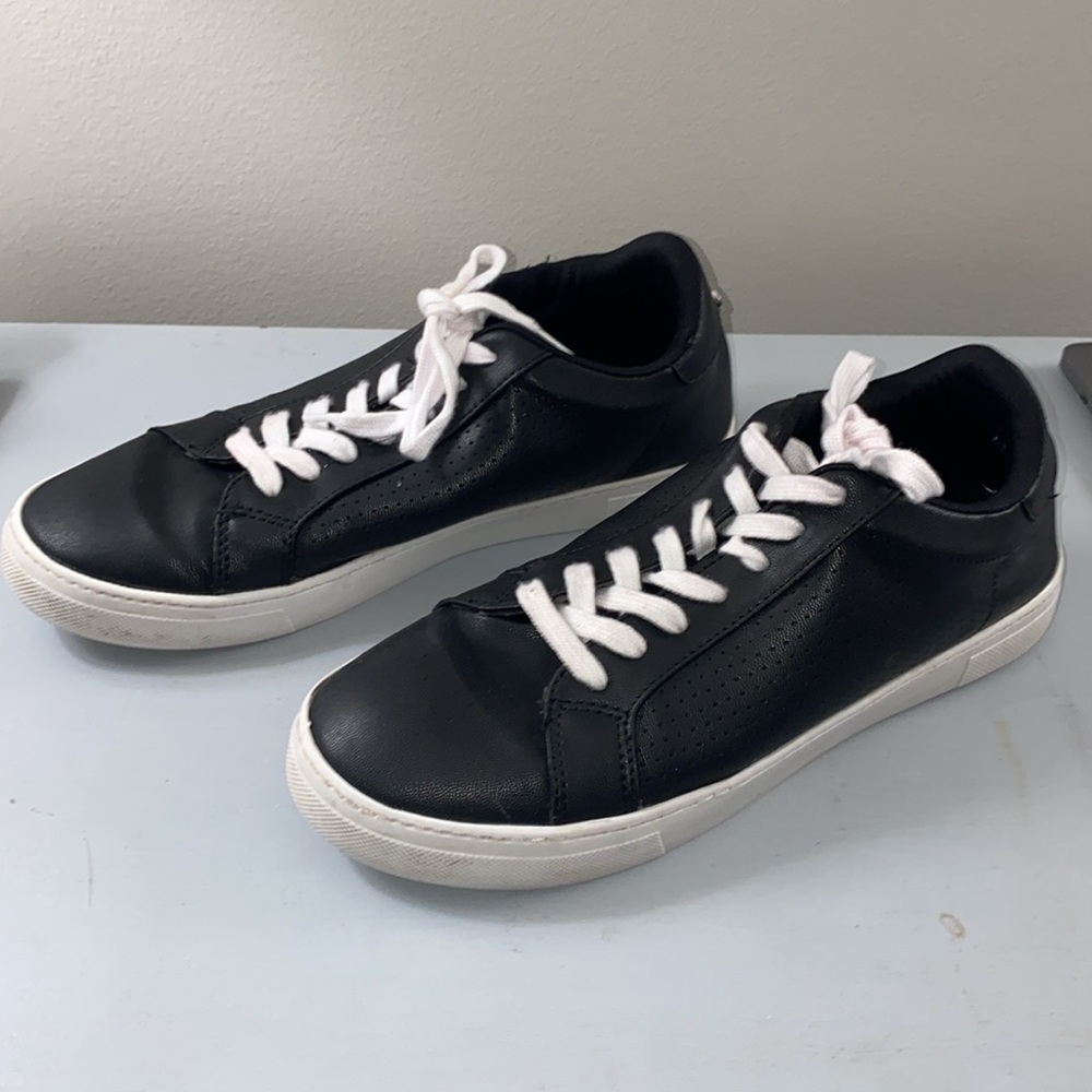 Women’s black Steve Madden sneakers size 9